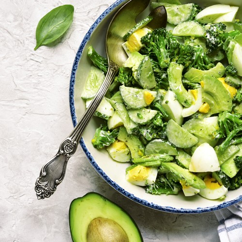 Πράσινη σαλάτα με μπρόκολο, αβοκάντο και αυγό | COOKART | Συνταγές